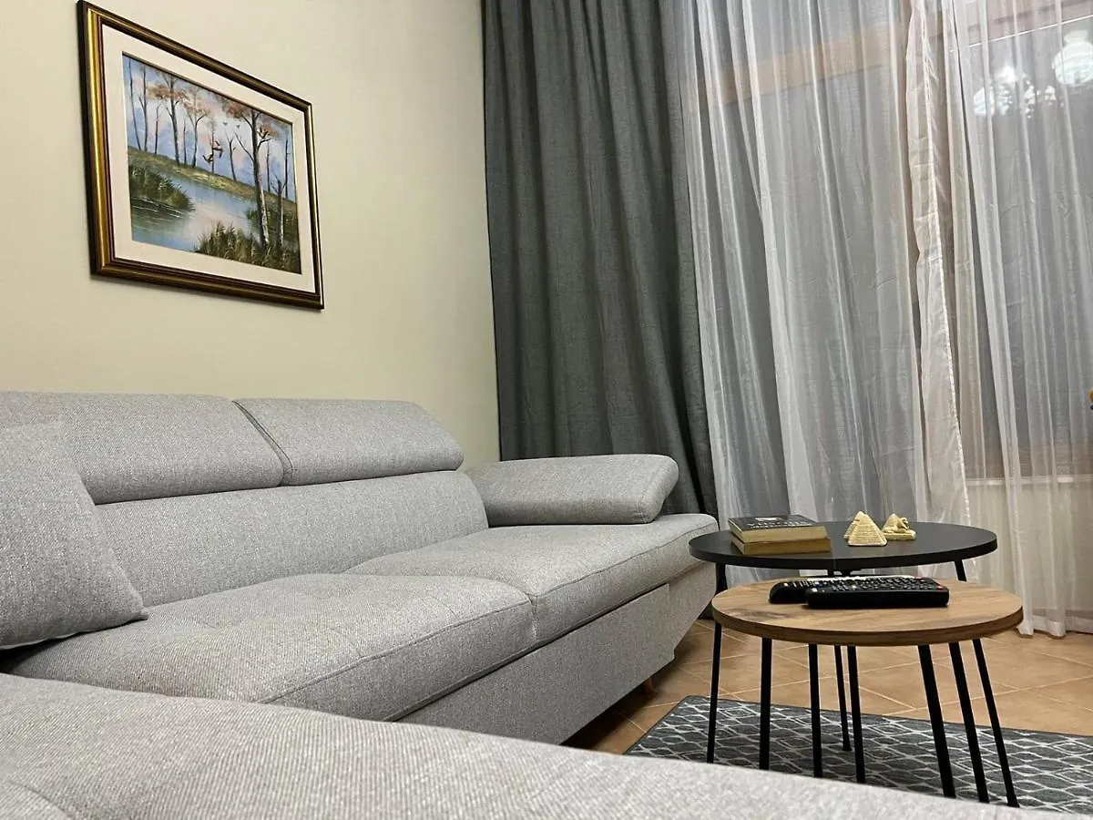 Roar Apartment 골렘